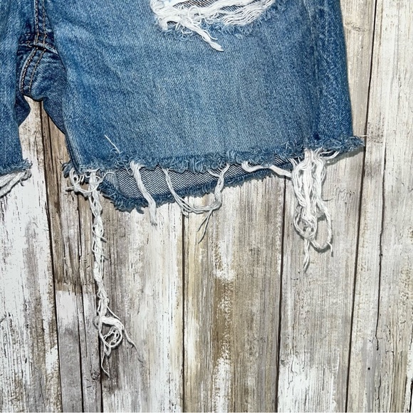 American Eagle Super High Rise Baggy Straight Comfort Stretch Waistband Shorts - Picture 2 of 7